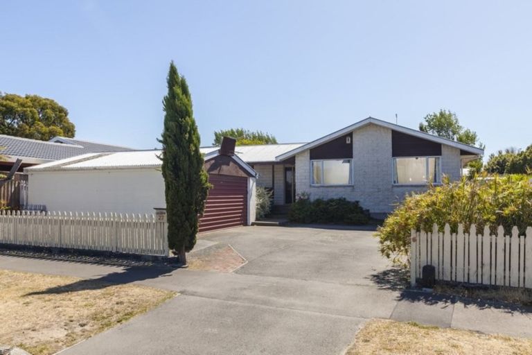 Photo of property in 27 Lakewood Drive, Burwood, Christchurch, 8083