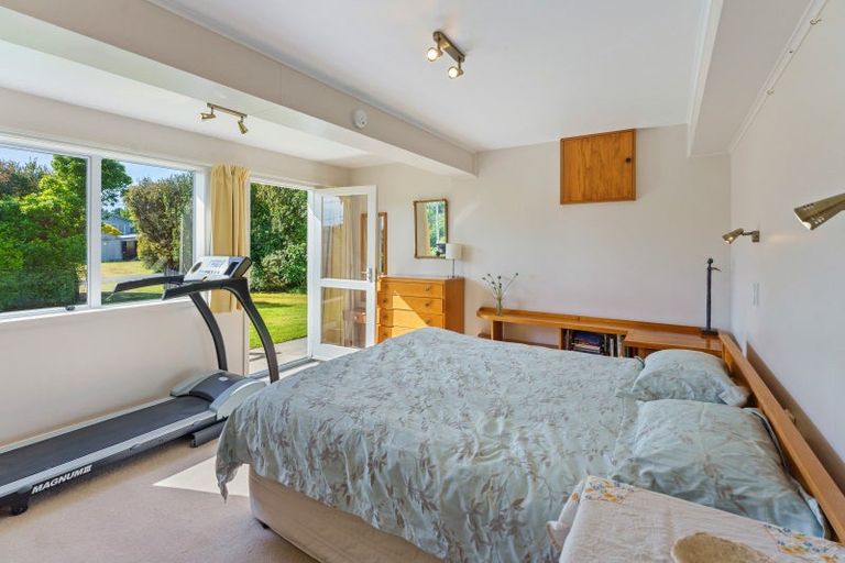 Photo of property in 15 Arthur Street, Waikawa Beach, Levin, 5573