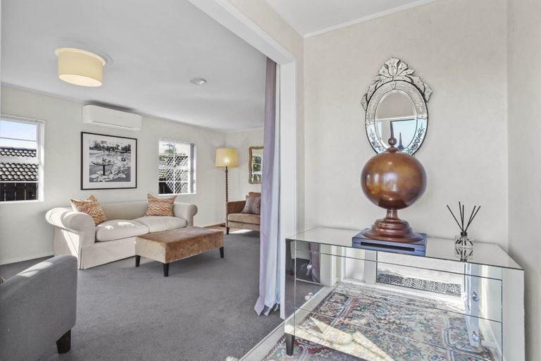 Photo of property in 1/6 Somerton Rise, Henderson, Auckland, 0612