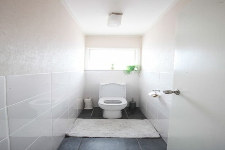 Photo of property in 2a Kurnell Drive, Botany Downs, Auckland, 2010