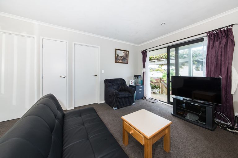 Photo of property in 16 Kereru Street, Henderson, Auckland, 0612