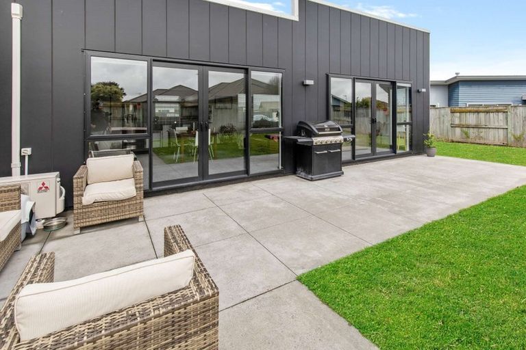 Photo of property in 79 Rosalie Terrace, Kelvin Grove, Palmerston North, 4414