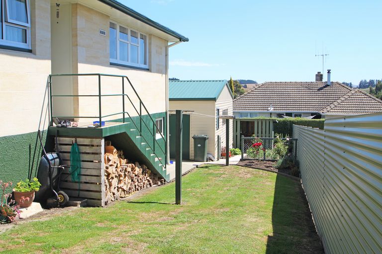 Photo of property in 1 Blyth Street, Holmes Hill, Oamaru, 9401