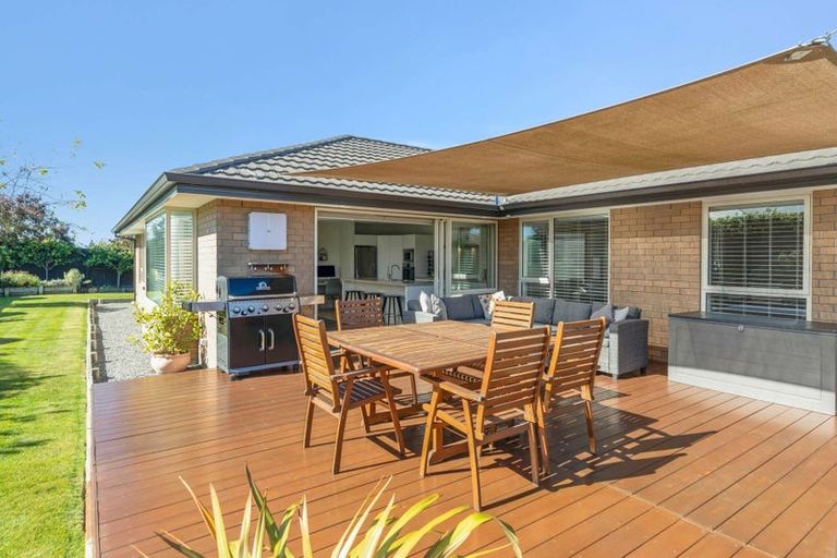 Photo of property in 73 Sequoia Way, Rangiora, 7400