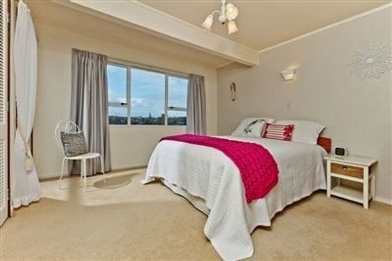 Photo of property in 94 Stapleford Crescent, Browns Bay, Auckland, 0630