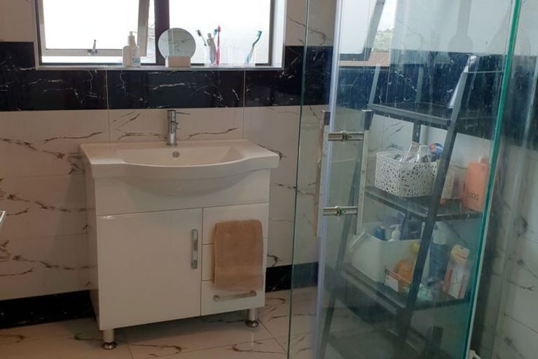 Photo of property in 1/114 Manuka Road, Bayview, Auckland, 0629