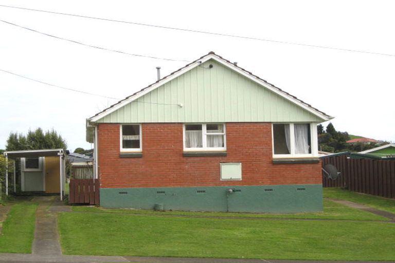 Photo of property in 99 Cook Street, Marfell, New Plymouth, 4310