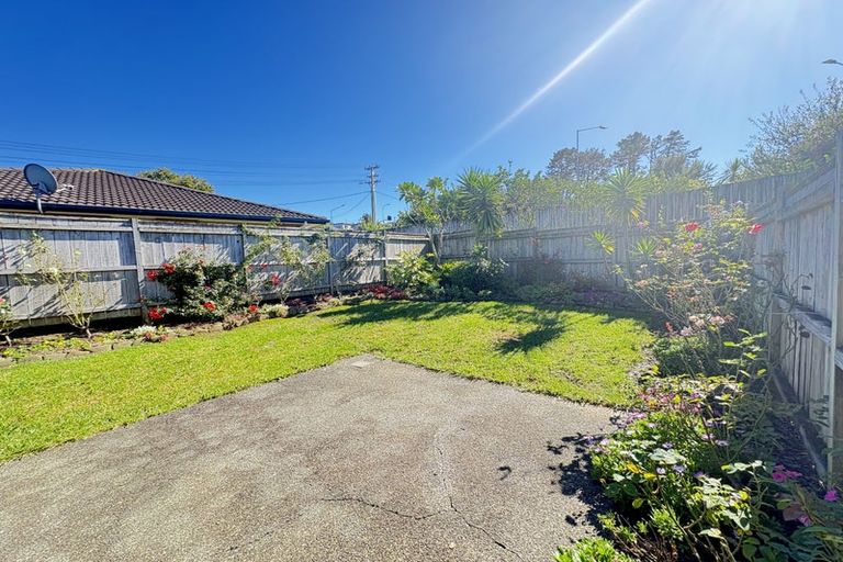Photo of property in 53 Makora Road, Massey, Auckland, 0614