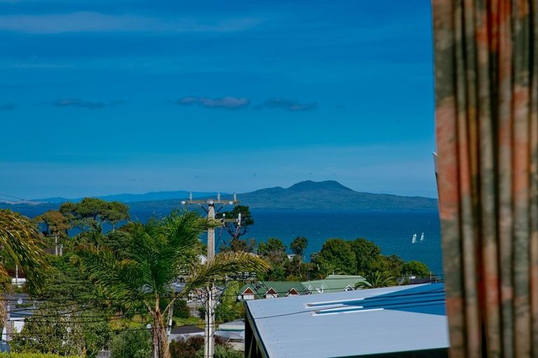 Photo of property in 2/25 Toroa Street, Torbay, Auckland, 0630