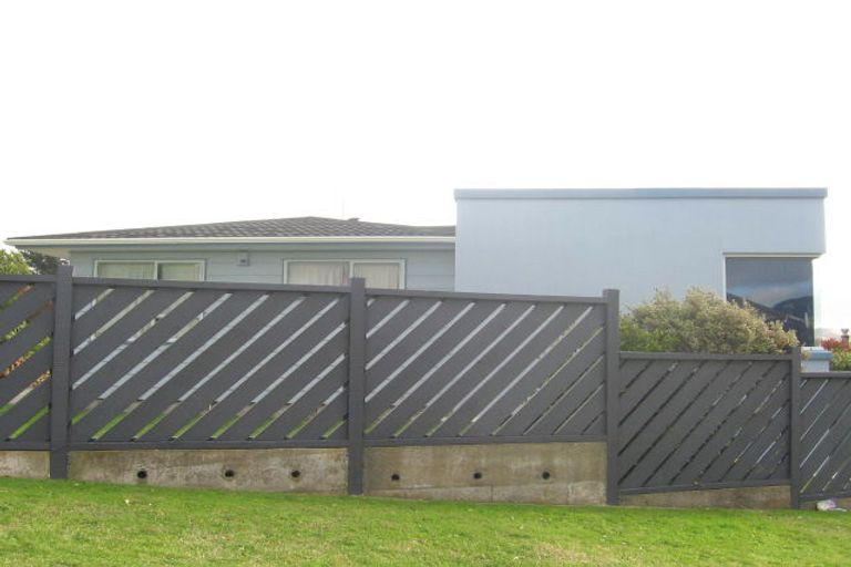 Photo of property in 67 Guadeloupe Crescent, Grenada Village, Wellington, 6037