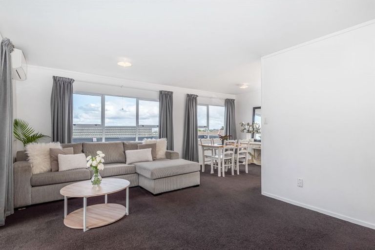 Photo of property in 127 Sunset Road, Totara Vale, Auckland, 0632