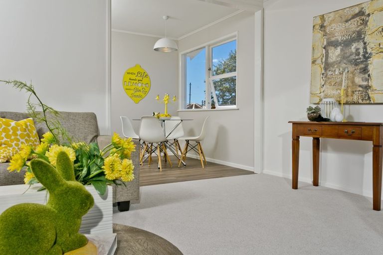 Photo of property in 18 Hatherlow Street, Glenfield, Auckland, 0629