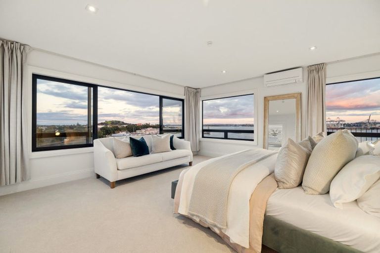 Photo of property in 31a Stanley Point Road, Stanley Point, Auckland, 0624