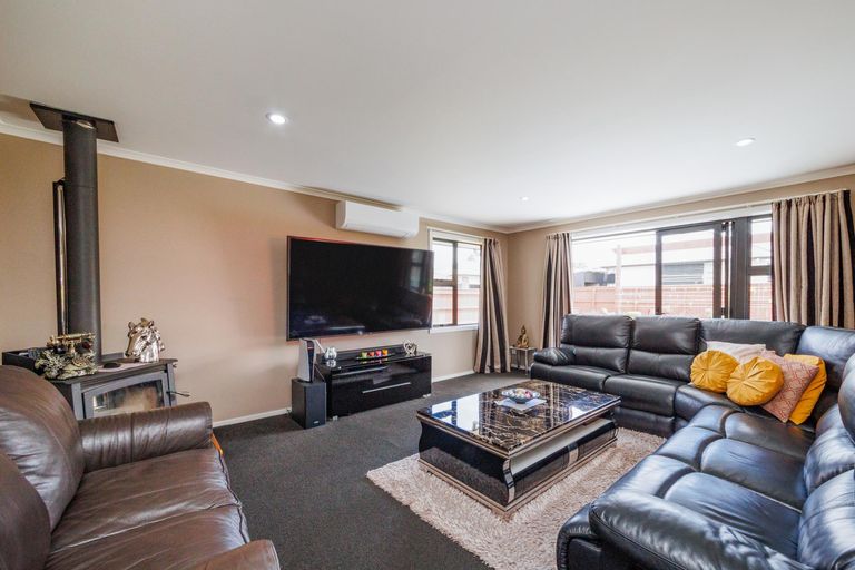 Photo of property in 2a Galea Grove, Kelvin Grove, Palmerston North, 4414