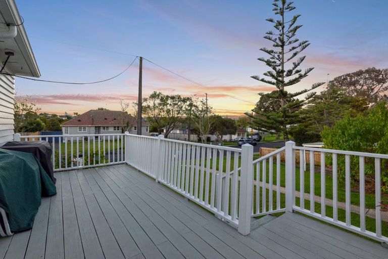 Photo of property in 13 Philomel Crescent, Bayswater, Auckland, 0622