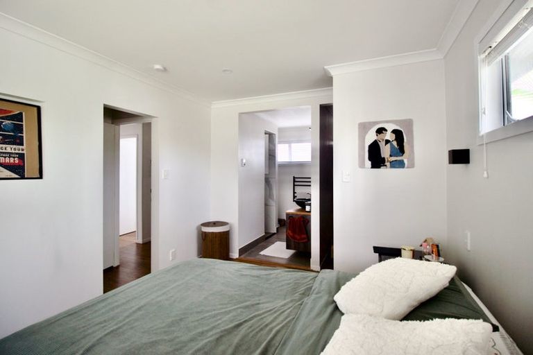 Photo of property in 5 Ngatoa Place, Glenfield, Auckland, 0629