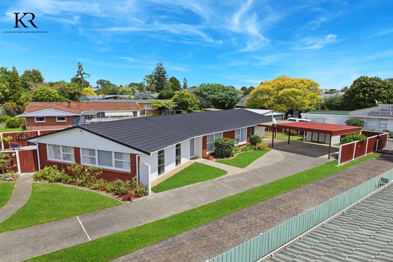 Photo of property in 10 Alf Walker Place, Papakura, 2110