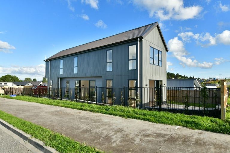 Photo of property in 15 Makenu Crescent, Wainui, Silverdale, 0992