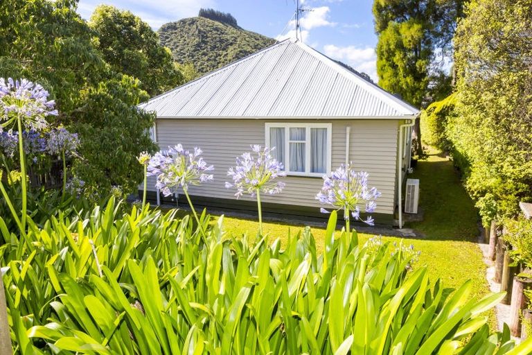 Photo of property in 2 Pokaka Street, Birchville, Upper Hutt, 5018