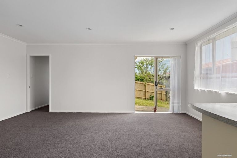 Photo of property in 6 Magnolia Drive, Waiuku, 2123