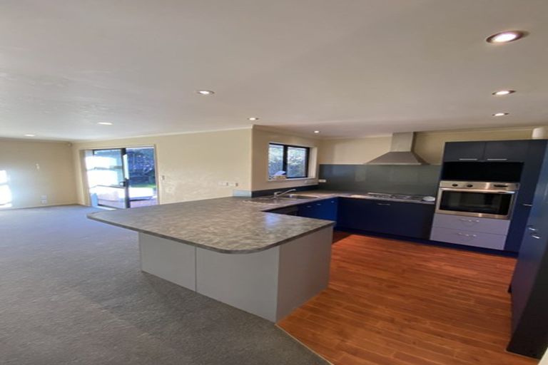 Photo of property in 6 Marbella Crescent, Oteha, Auckland, 0632