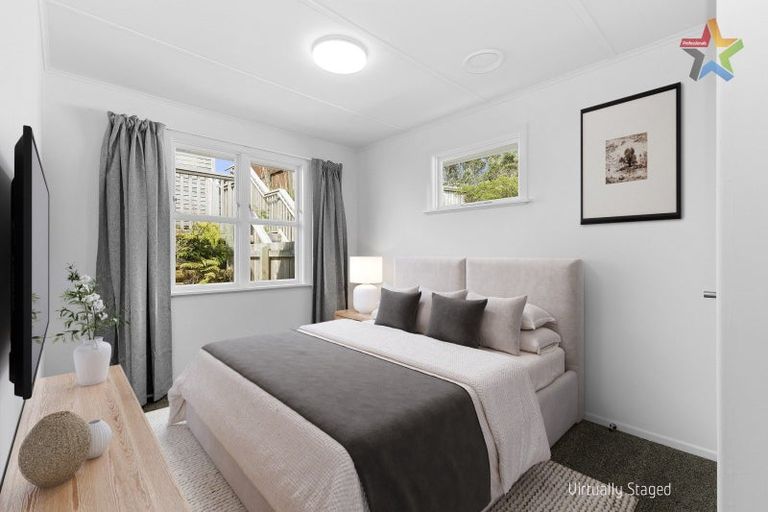 Photo of property in 5 Balmain Street, Newlands, Wellington, 6037