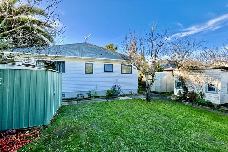 Photo of property in 6 Armstrong Avenue, Saint Martins, Christchurch, 8022
