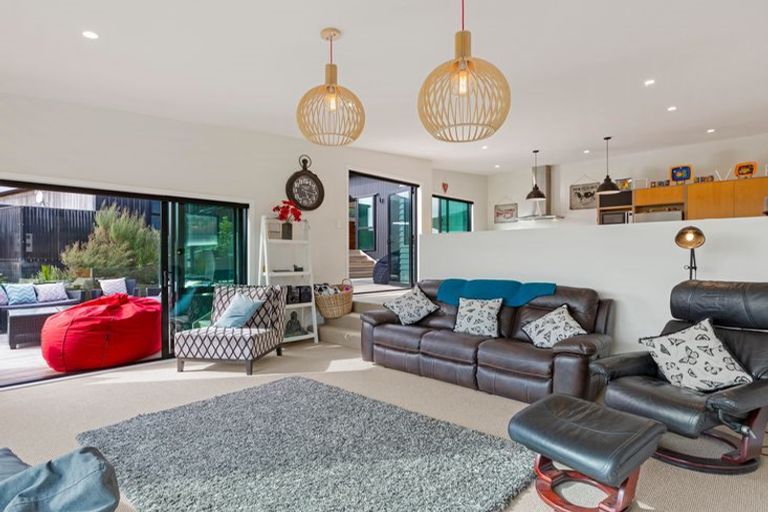 Photo of property in 36 Robertson Street, Raglan, 3225