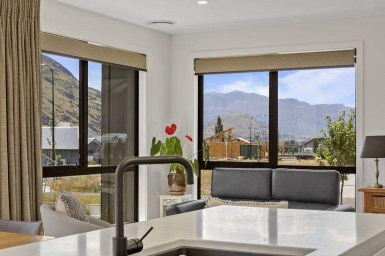 Photo of property in 39 Shepherd Road, Jacks Point, Queenstown, 9371