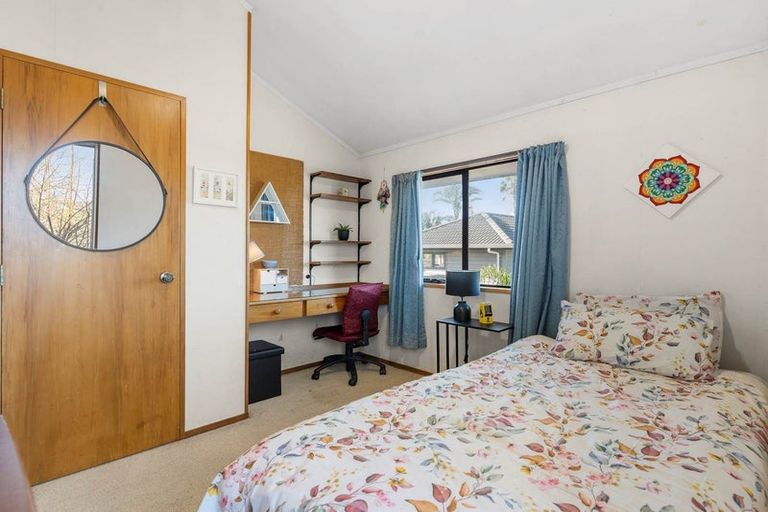 Photo of property in 21 Loloma Drive, Half Moon Bay, Auckland, 2012