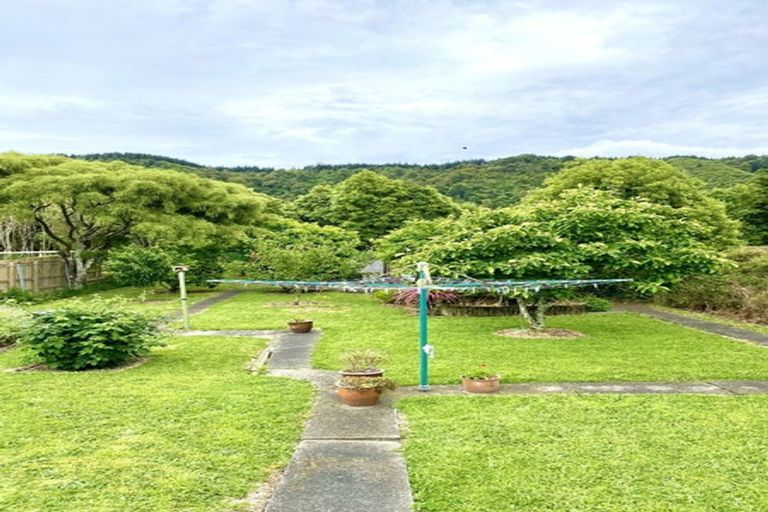 Photo of property in 15 Holdsworth Avenue, Trentham, Upper Hutt, 5018