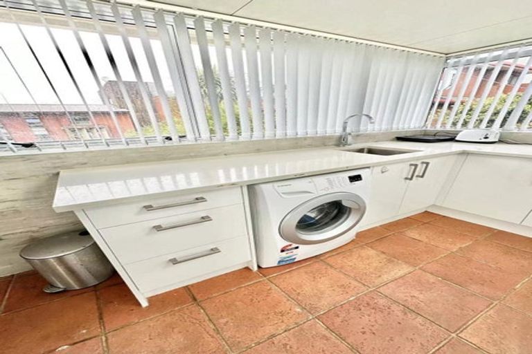 Photo of property in 128 Grafton Road, Grafton, Auckland, 1010