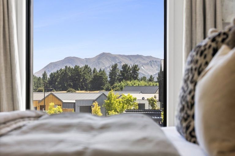 Photo of property in 3/5 Northlake Drive, Wanaka, 9305