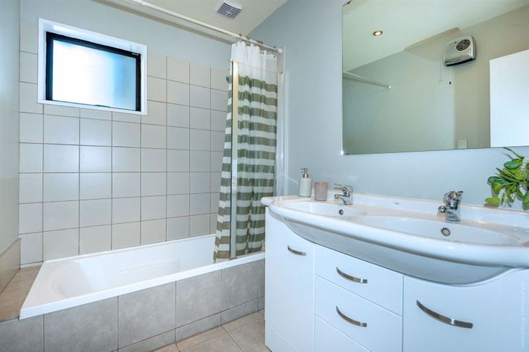 Photo of property in 62 Solomon Avenue, Redwood, Christchurch, 8051