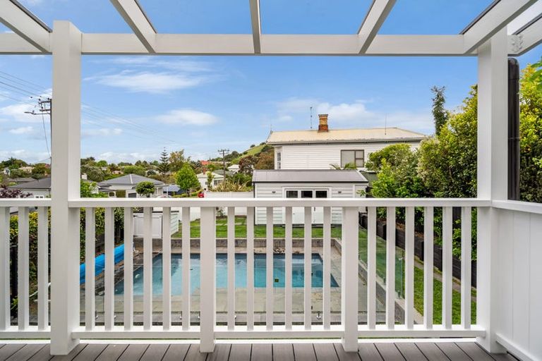 Photo of property in 6 Shoal Bay Road, Devonport, Auckland, 0624