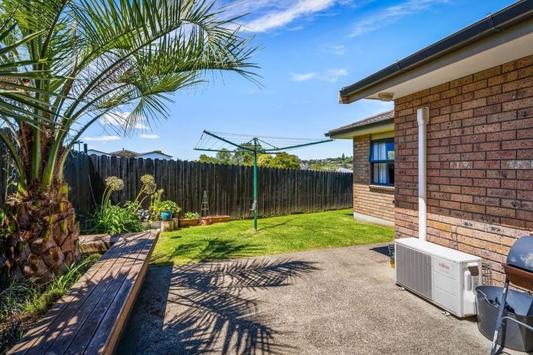Photo of property in 9a Ballial Place, West Harbour, Auckland, 0618