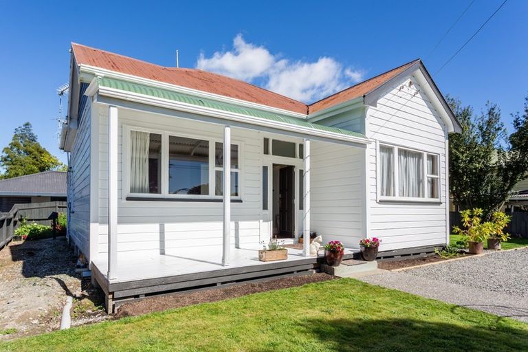 Photo of property in 75 Hutcheson Street, Mayfield, Blenheim, 7201
