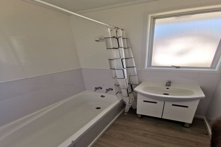 Photo of property in 2 Arnhem Place, Pukekohe, 2120