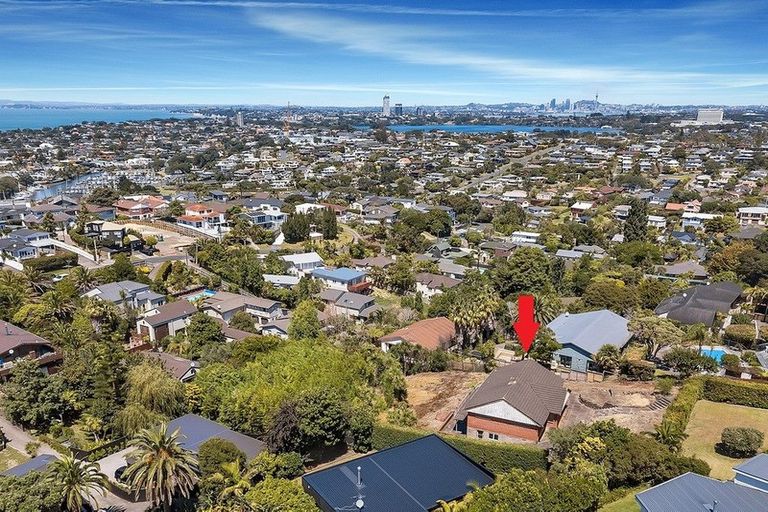 Photo of property in 28 Parr Terrace, Castor Bay, Auckland, 0620