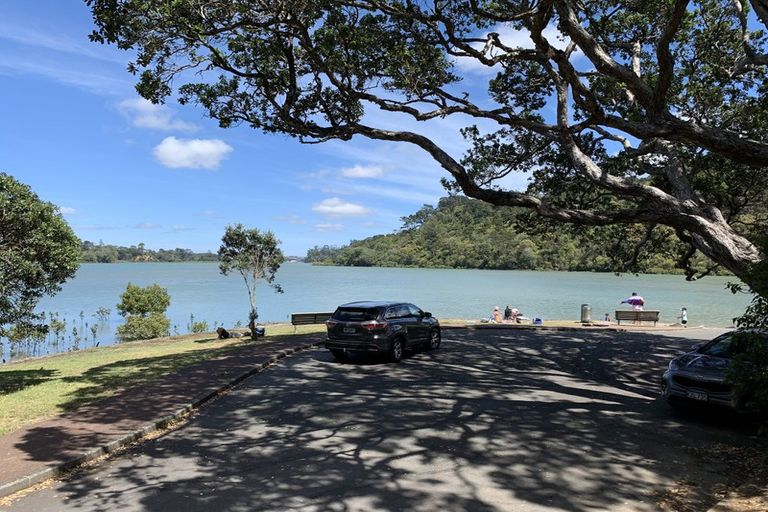 Photo of property in 1/206 Manuka Road, Bayview, Auckland, 0629