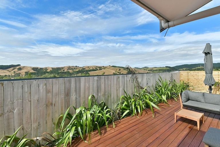 Photo of property in 16 Rauta Way, Helensville, 0800