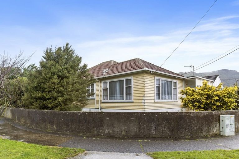 Photo of property in 12 Dempsey Street, Naenae, Lower Hutt, 5011