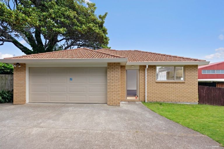 Photo of property in 6 Magnolia Drive, Waiuku, 2123
