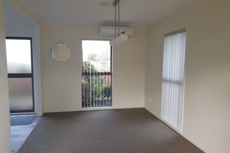 Photo of property in 1a Shortland Street, Lower Vogeltown, New Plymouth, 4310