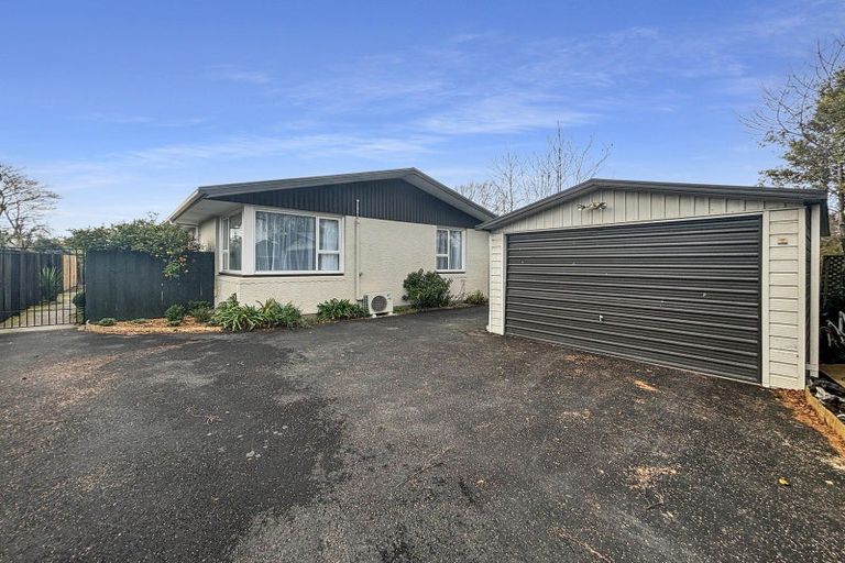 Photo of property in 2/402a Wairakei Road, Burnside, Christchurch, 8053