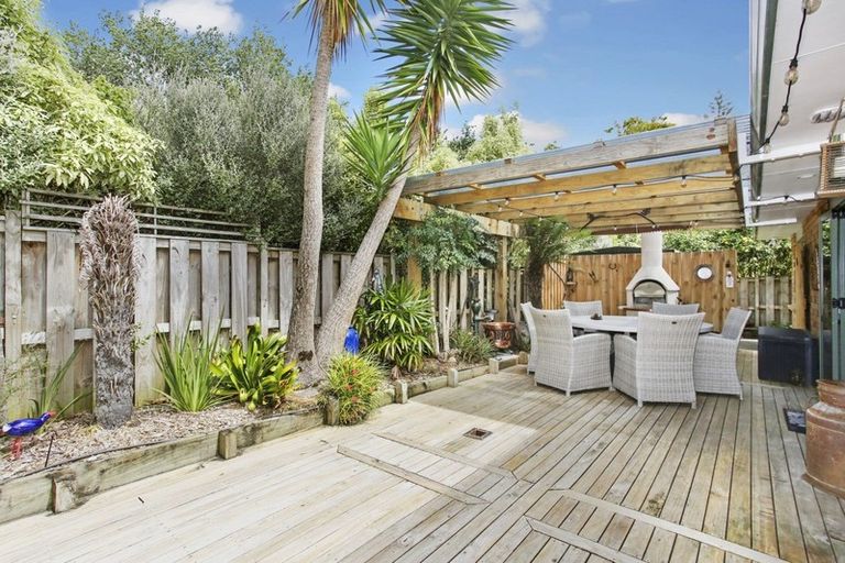 Photo of property in 24 Ranch Place, Pukekohe, 2120