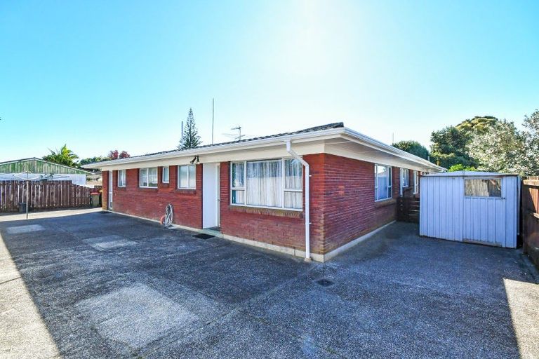 Photo of property in 2/16 Gibbons Road, Weymouth, Auckland, 2103