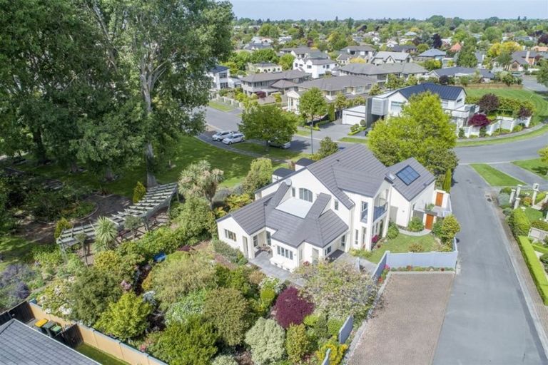 Photo of property in 30 Chateau Drive, Burnside, Christchurch, 8053