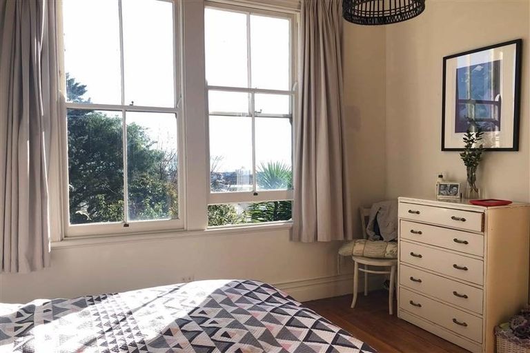 Photo of property in 129 Chaucer Road, Hospital Hill, Napier, 4110