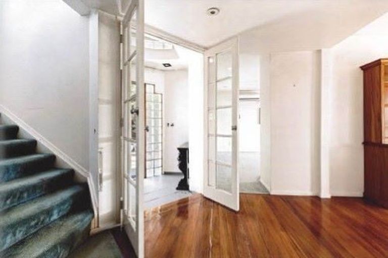 Photo of property in 2/1 Sunderlands Road, Half Moon Bay, Auckland, 2012